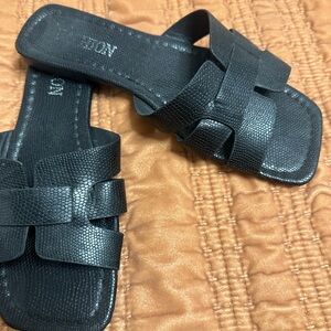 SHEIN Black Textured Sandals